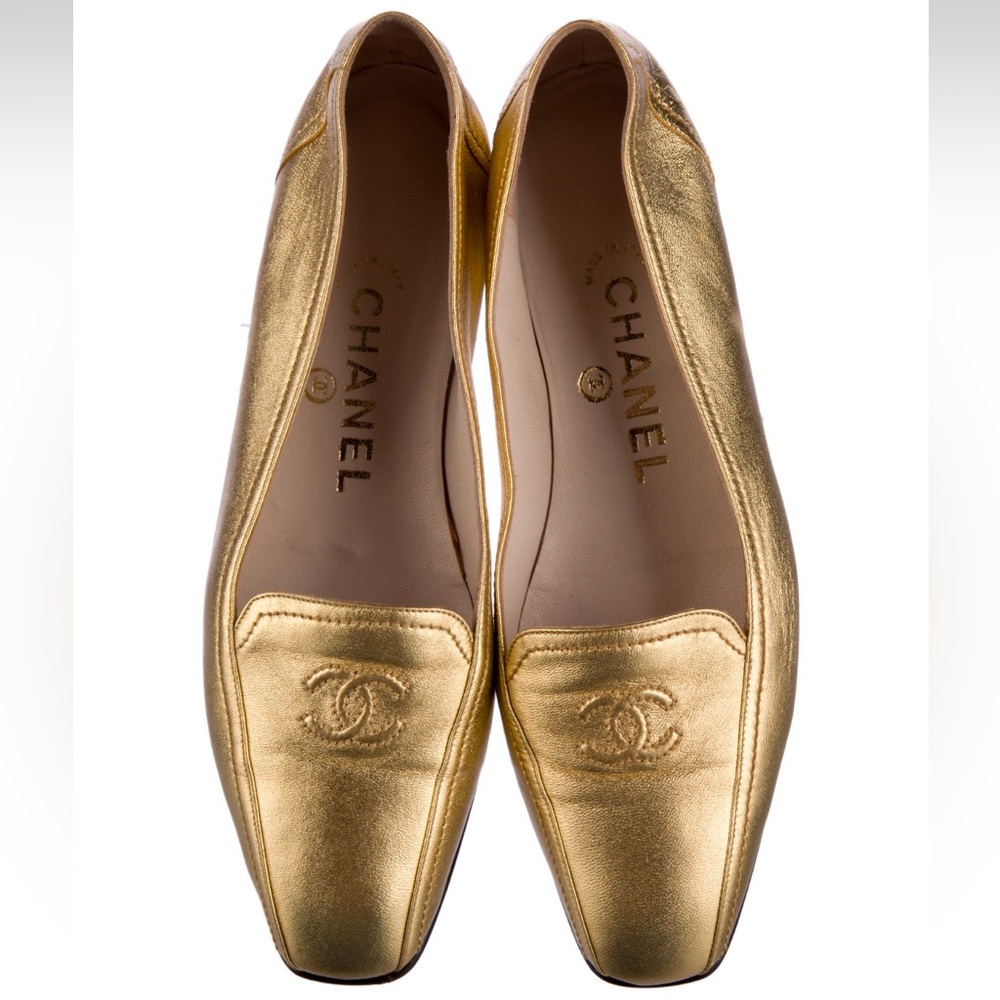 CHANEL Interlocking CC Logo Gold Women's Loafers